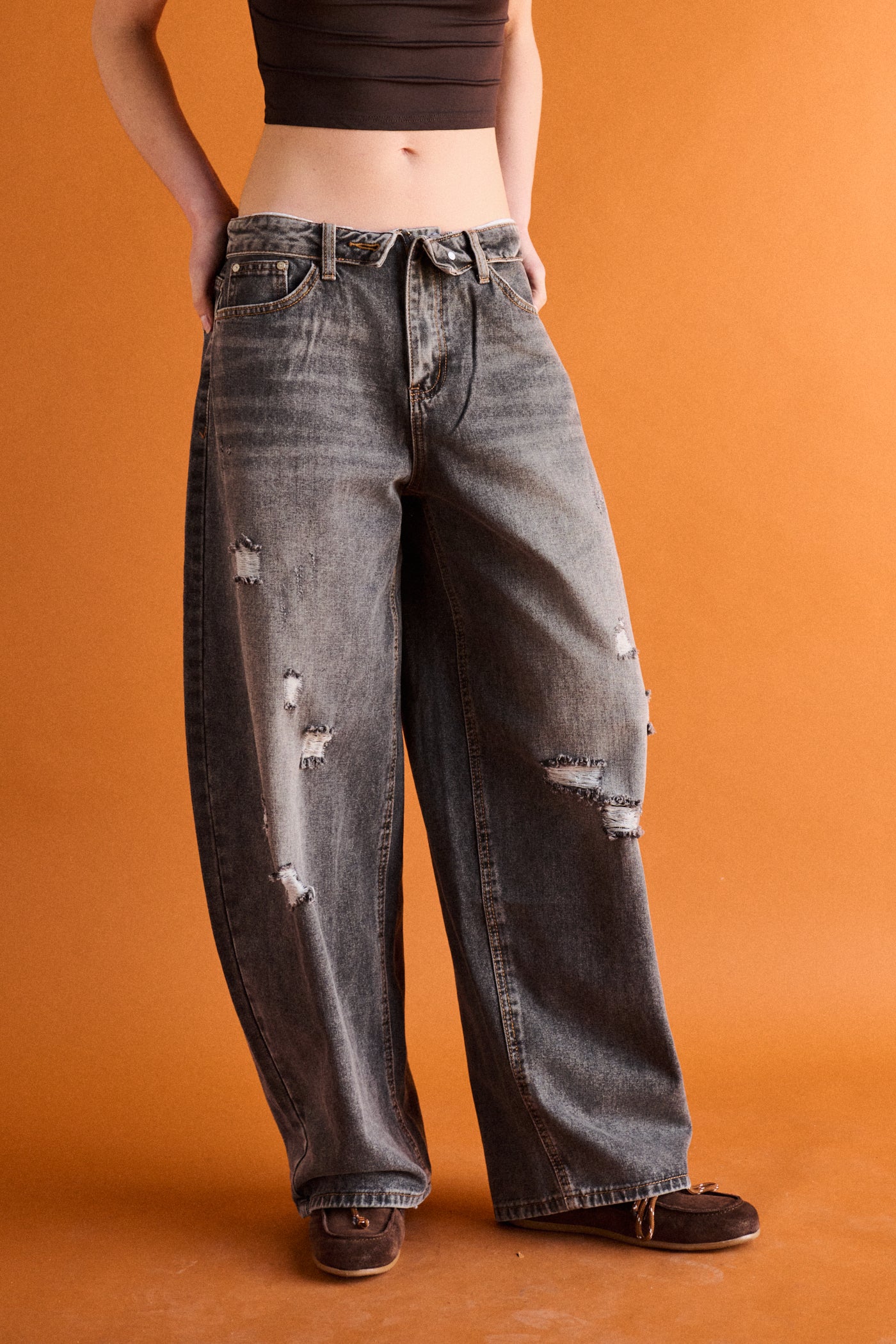 Jeans barrel con cintura risvoltata - DENIM NERO