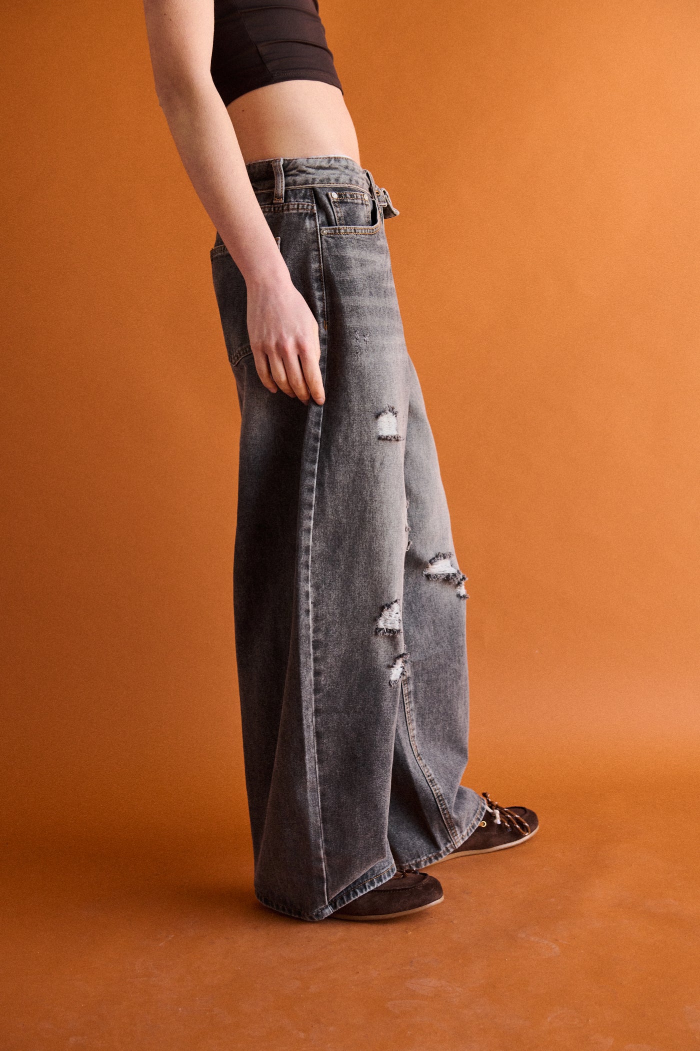 Jeans barrel con cintura risvoltata - DENIM NERO