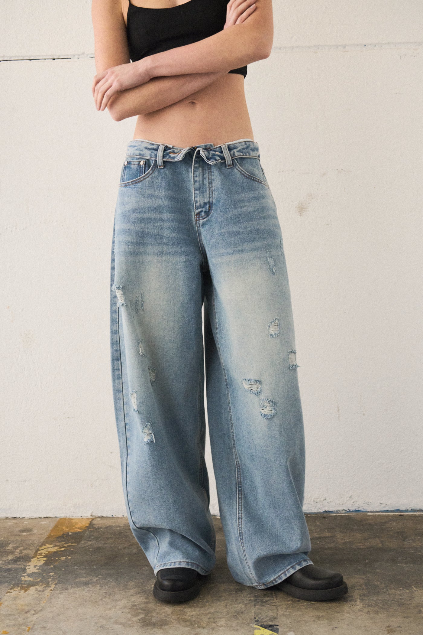 Jeans barrel con cintura risvoltata - DENIM BLU