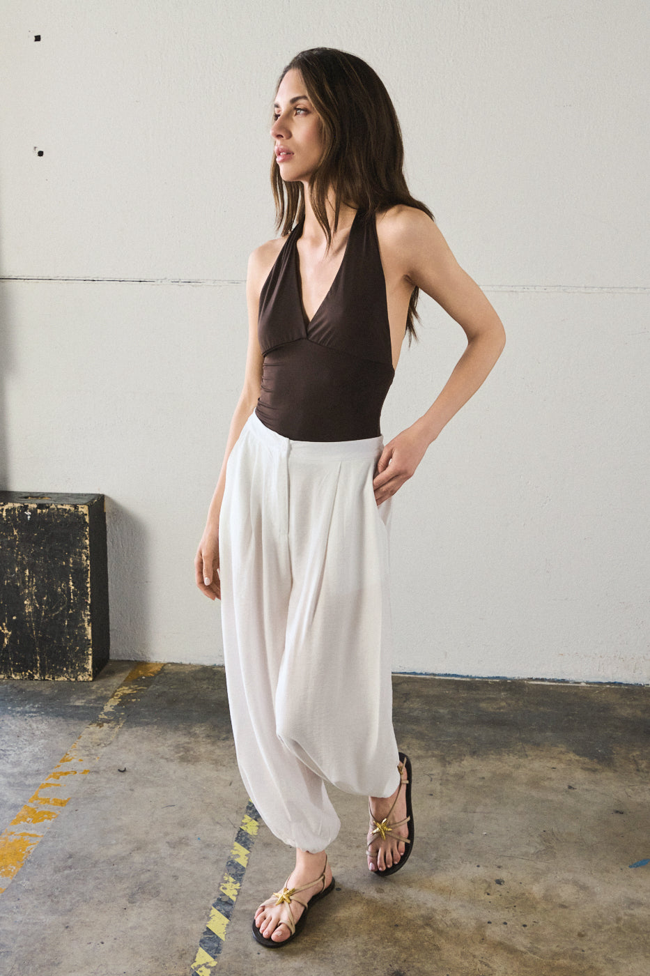 Top scollo halter - MARRONE